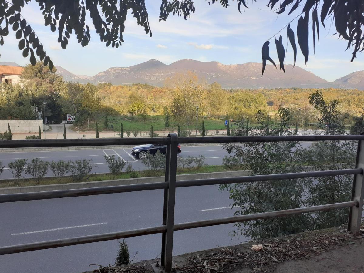Lake View Apartment Tirana Zewnętrze zdjęcie